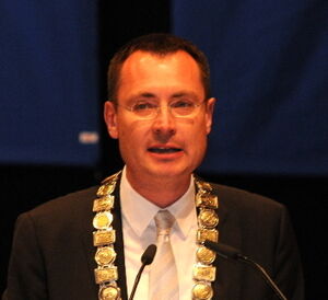 Oberbürgermeister Thilo Rentschler bei seiner Dankesrede