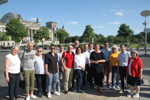 SPD-Delegation vor dem Bundestag